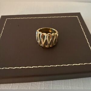 18K Gold H.G.E. Wavy Ring. Size 5